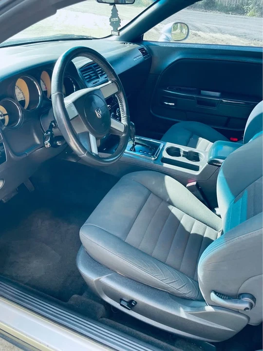 2010 Dodge Challenger 3rd Gen - Image 10 of 12