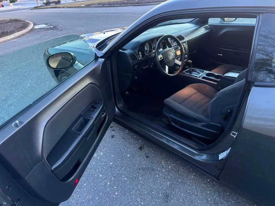 2010 Dodge Challenger 3rd Gen - Image 5 of 11