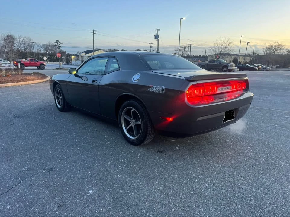 2010 Dodge Challenger 3rd Gen - Image 9 of 11