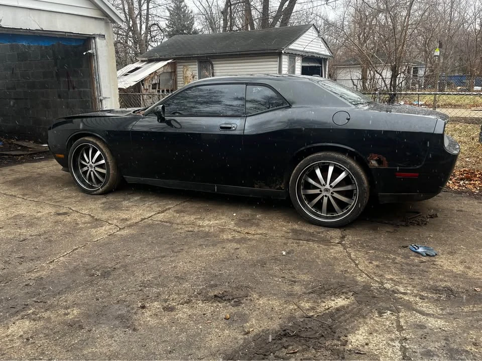 2010 Dodge Challenger 3rd Gen - Image 2 of 2
