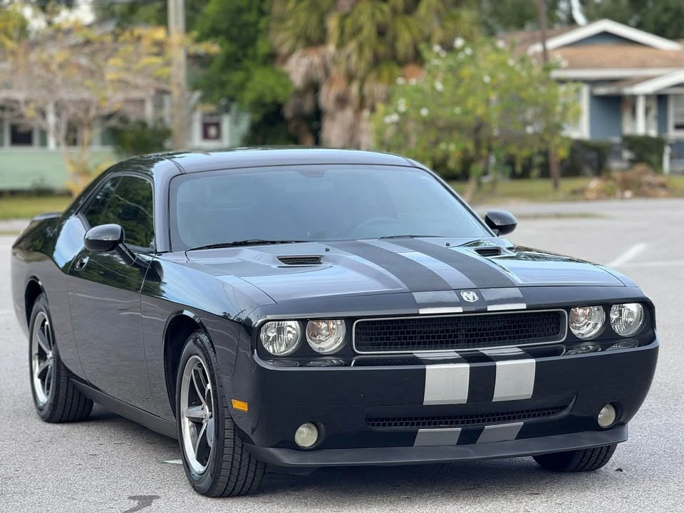 2010 Dodge Challenger 3rd Gen - Image 4 of 12