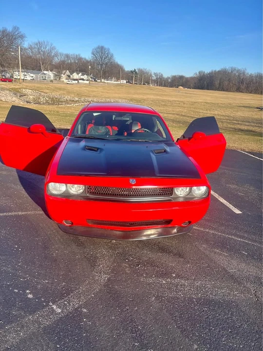 2010 Dodge Challenger 3rd Gen - Image 2 of 12