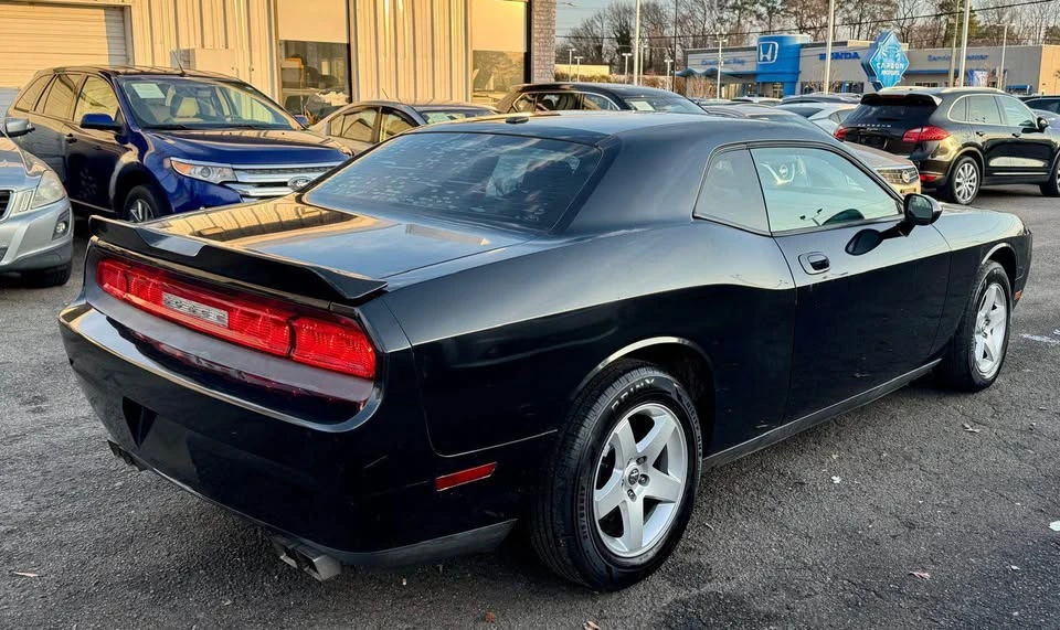2010 Dodge Challenger 3rd Gen - Image 7 of 20