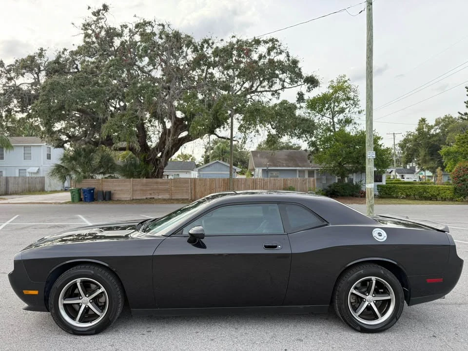 2010 Dodge Challenger 3rd Gen - Image 5 of 12