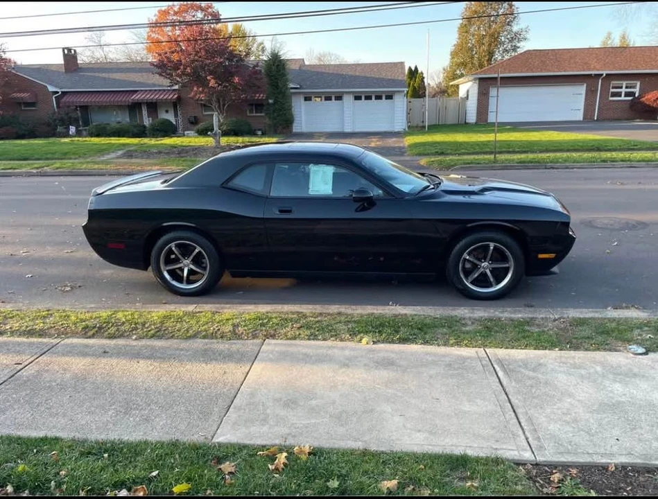 2010 Dodge Challenger 3rd Gen - Image 3 of 8