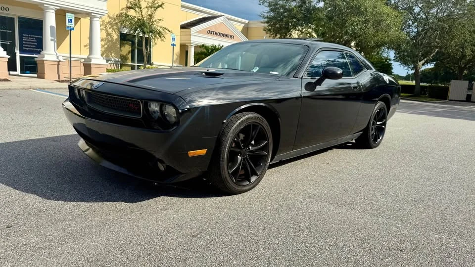 2010 Dodge Challenger 3rd Gen - Image 9 of 15