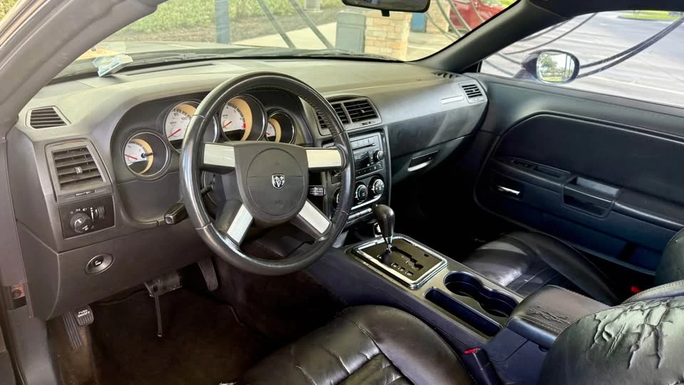 2010 Dodge Challenger 3rd Gen - Image 13 of 15