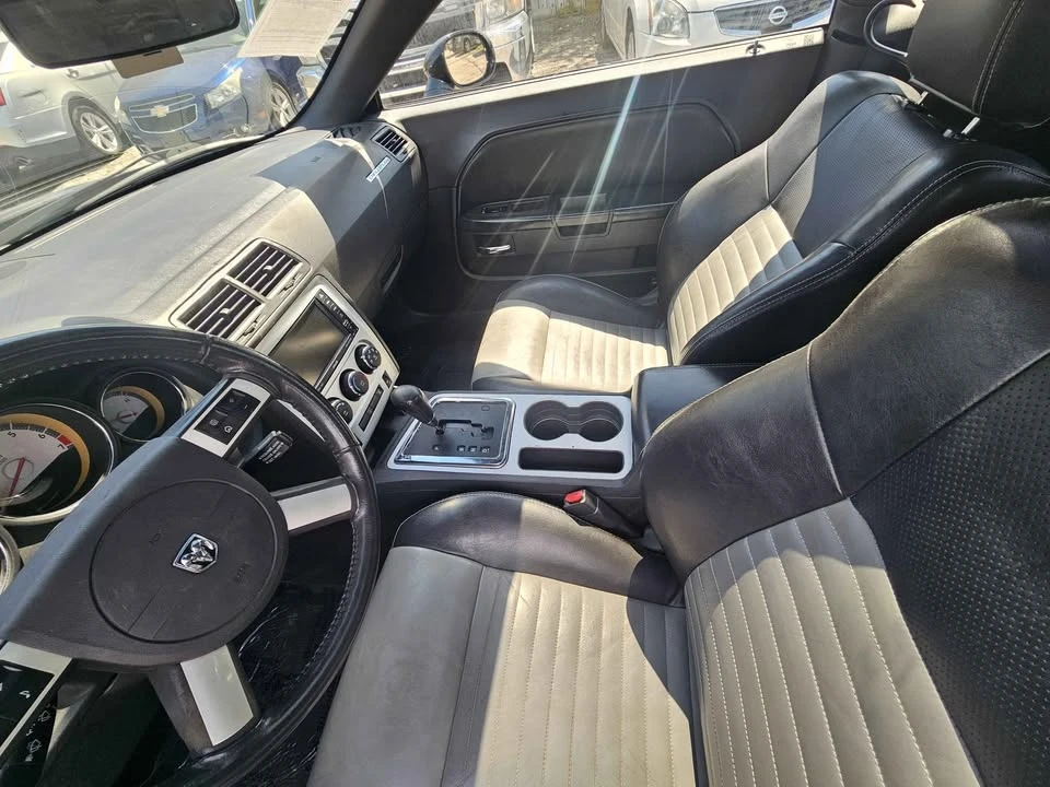2010 Dodge Challenger 3rd Gen - Image 9 of 12
