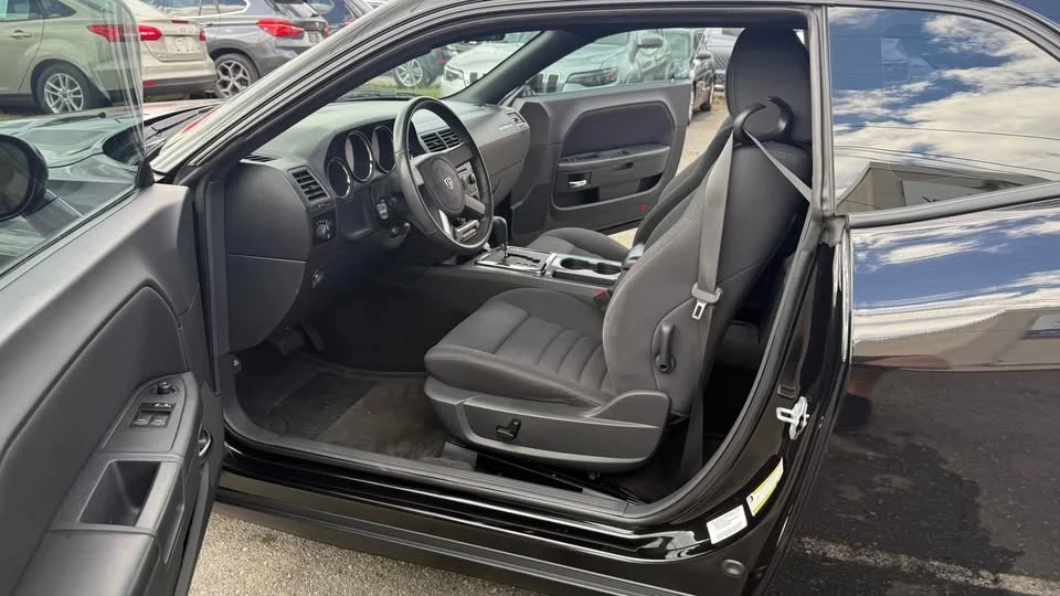 2010 Dodge Challenger 3rd Gen - Image 10 of 17