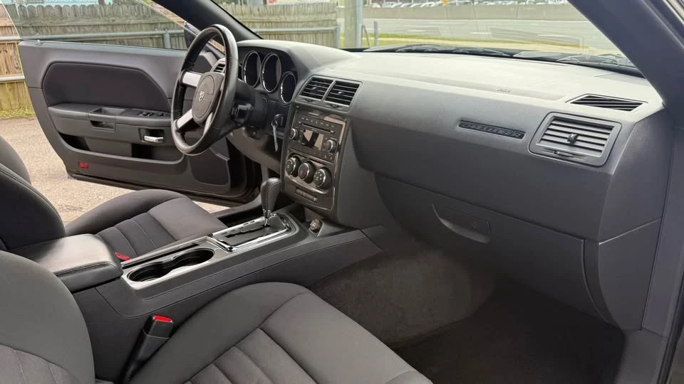 2010 Dodge Challenger 3rd Gen - Image 13 of 17