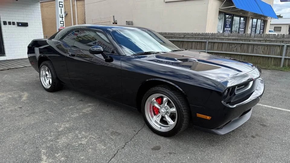 2010 Dodge Challenger 3rd Gen - Image 7 of 17