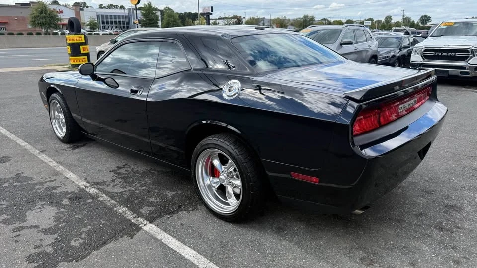 2010 Dodge Challenger 3rd Gen - Image 3 of 17
