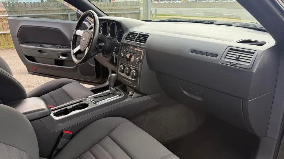 2010 Dodge Challenger 3rd Gen - Image 13 of 17