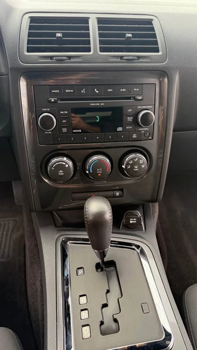 2010 Dodge Challenger 3rd Gen - Image 14 of 17