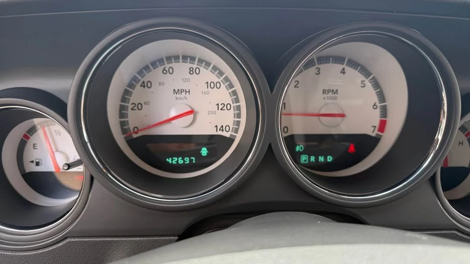 2010 Dodge Challenger 3rd Gen - Image 15 of 17