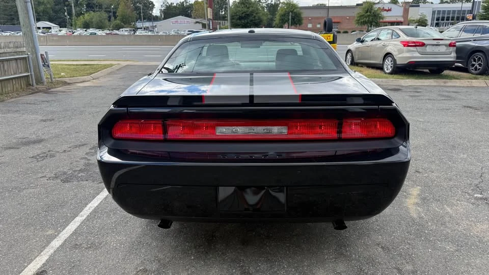 2010 Dodge Challenger 3rd Gen - Image 4 of 17