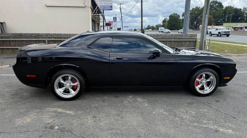 2010 Dodge Challenger 3rd Gen - Image 6 of 17