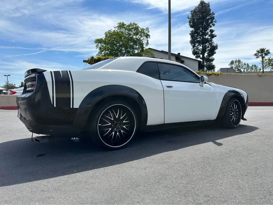2010 Dodge Challenger 3rd Gen - Image 15 of 20