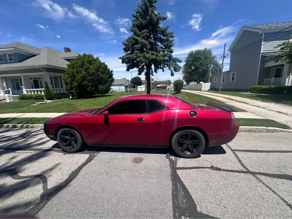 2010 Dodge Challenger 3rd Gen - Image 2 of 9