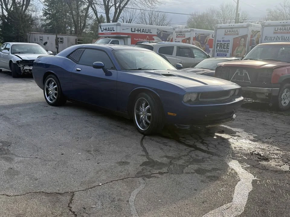 2010 Dodge Challenger 3rd Gen - Image 2 of 3
