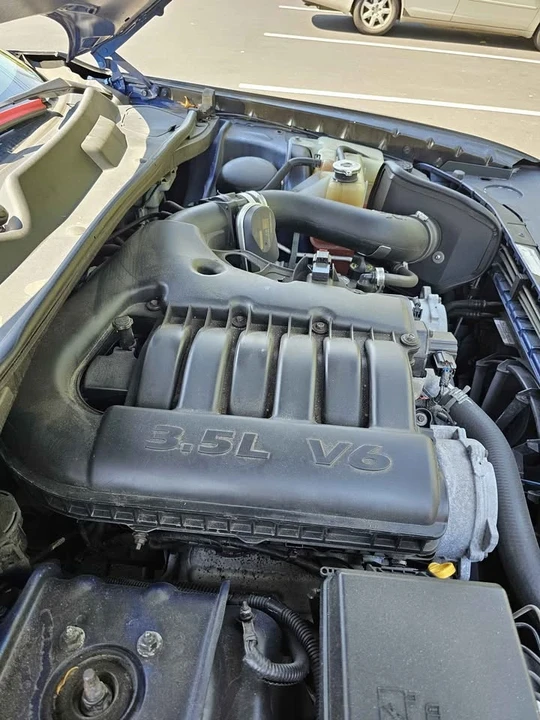2010 Dodge Challenger 3rd Gen - Image 5 of 14