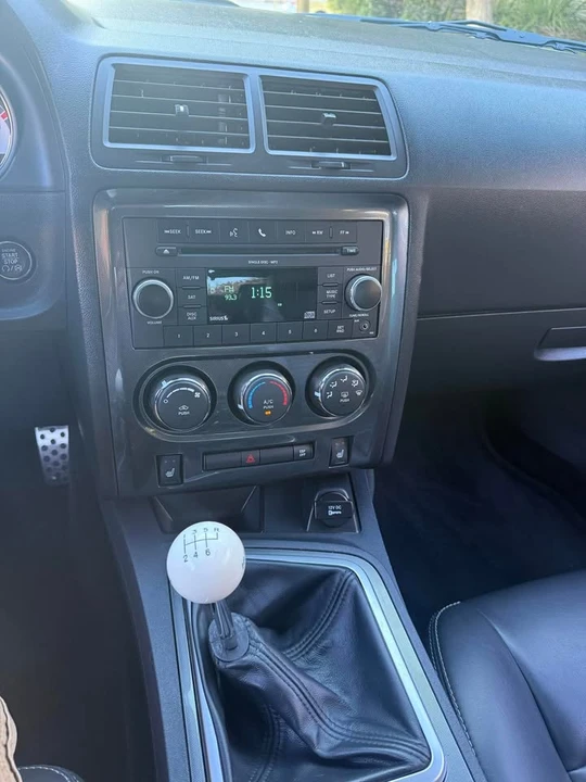 2010 Dodge Challenger 3rd Gen - Image 10 of 17
