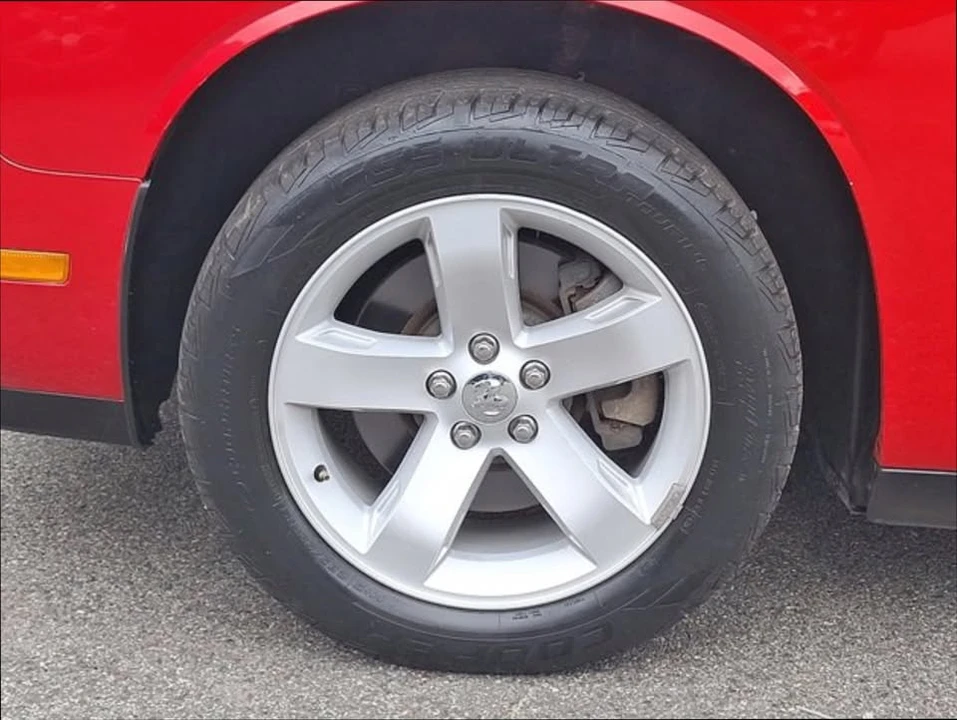 2010 Dodge Challenger 3rd Gen - Image 9 of 13
