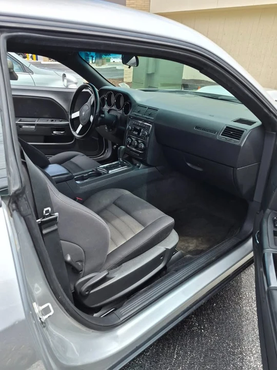 2010 Dodge Challenger 3rd Gen - Image 6 of 10