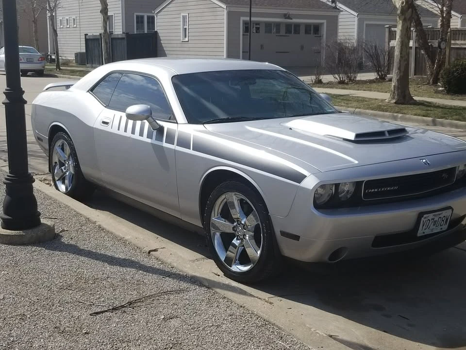 2010 Dodge Challenger 3rd Gen - Image 3 of 10