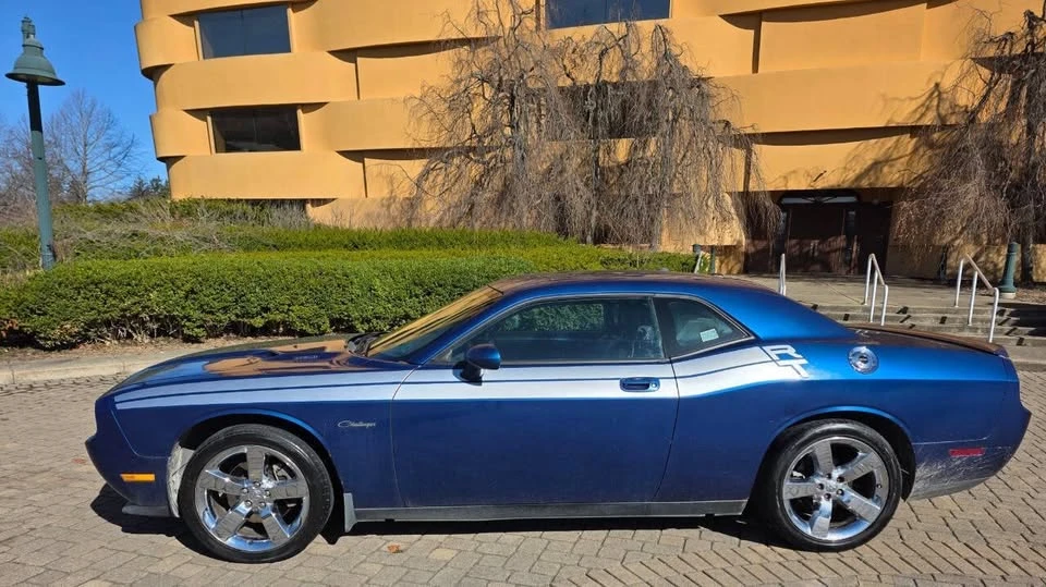 2010 Dodge Challenger 3rd Gen - Image 4 of 11