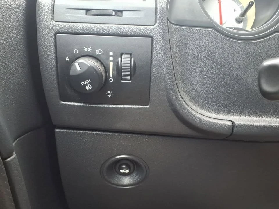 2010 Dodge Challenger 3rd Gen - Image 15 of 19