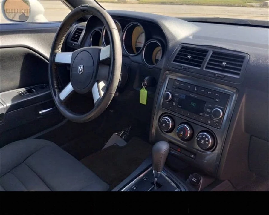 2010 Dodge Challenger 3rd Gen - Image 17 of 20