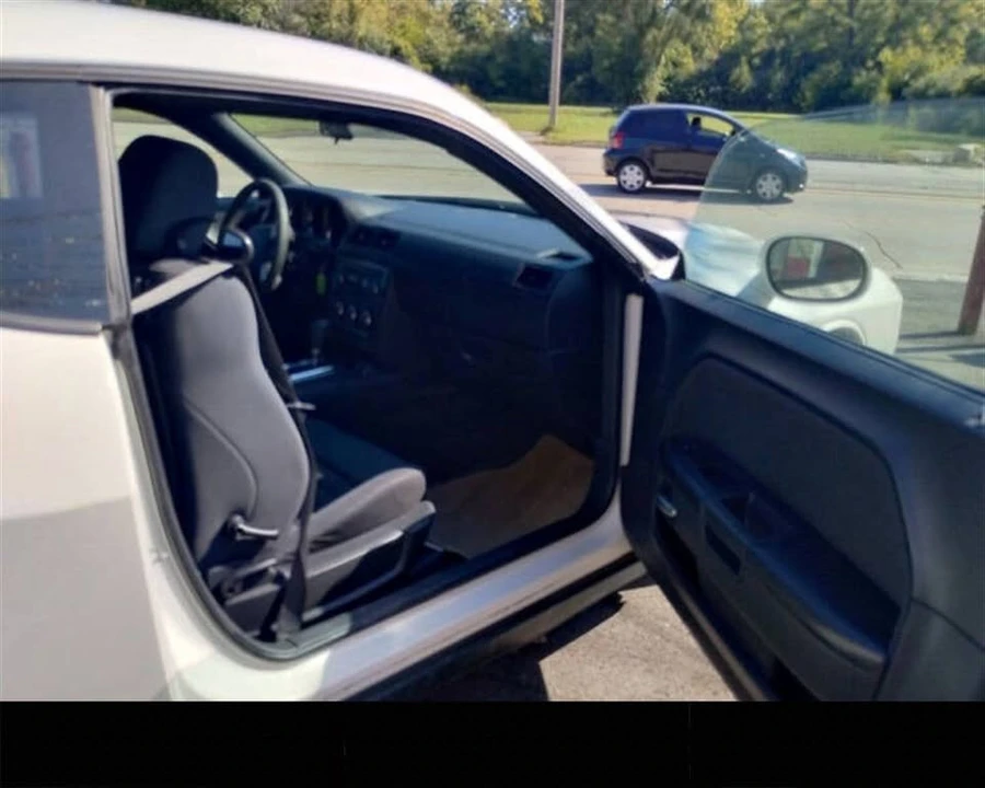 2010 Dodge Challenger 3rd Gen - Image 15 of 20