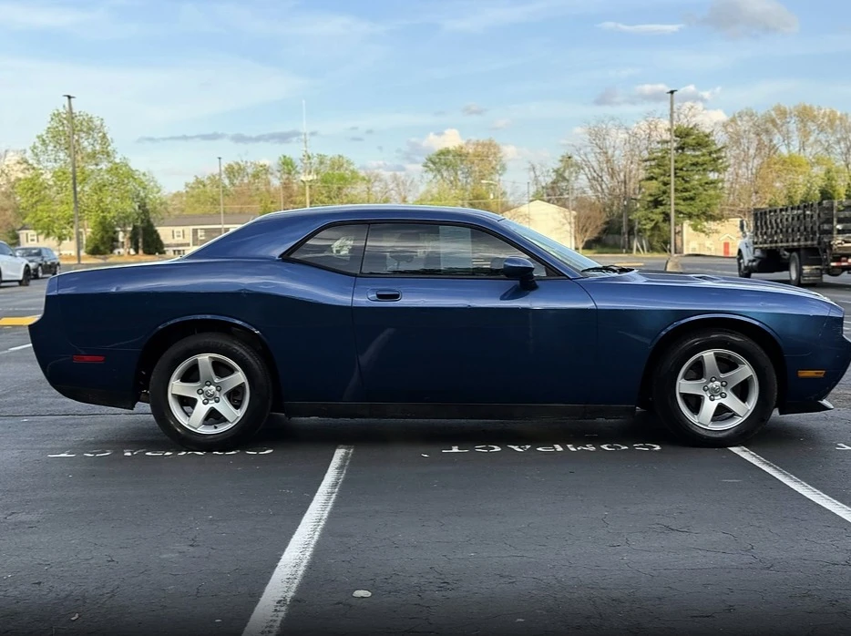 2010 Dodge Challenger 3rd Gen - Image 7 of 17