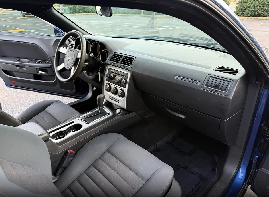 2010 Dodge Challenger 3rd Gen - Image 13 of 17