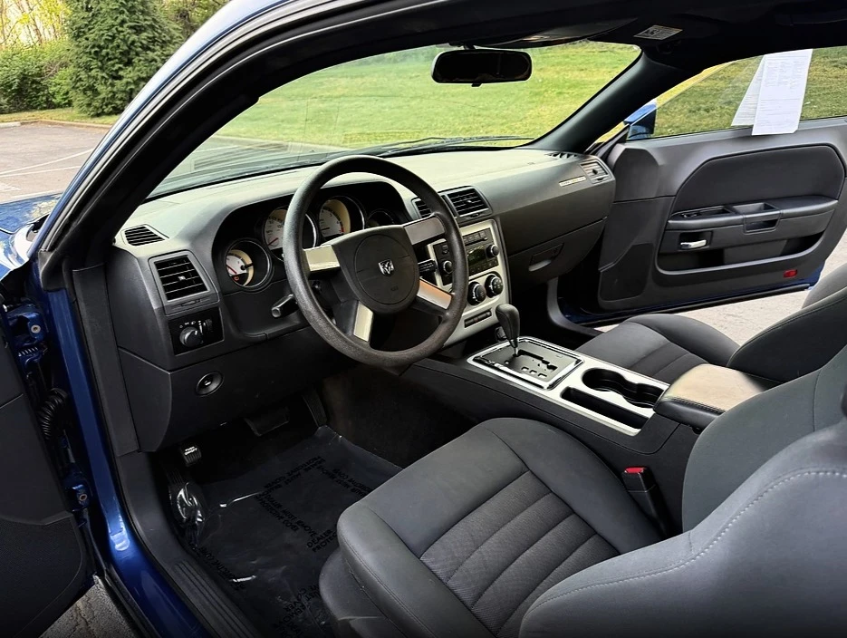 2010 Dodge Challenger 3rd Gen - Image 9 of 17