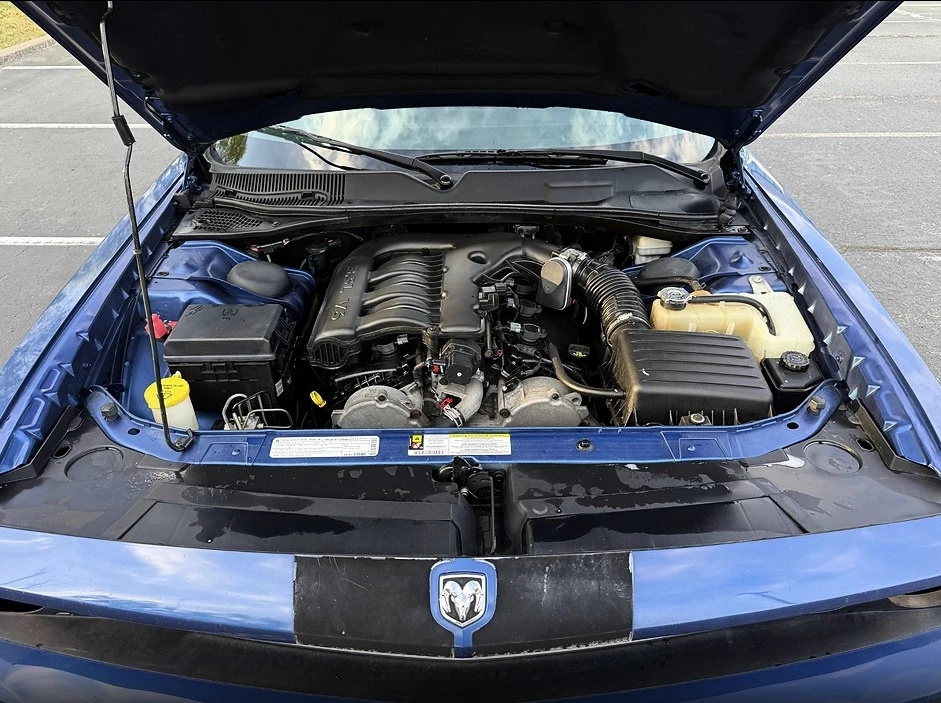 2010 Dodge Challenger 3rd Gen - Image 14 of 17