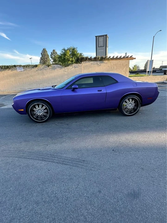 2010 Dodge Challenger 3rd Gen - Image 9 of 17