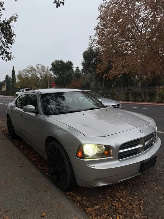 2010 Dodge Charger 7th Gen - Image 2 of 5