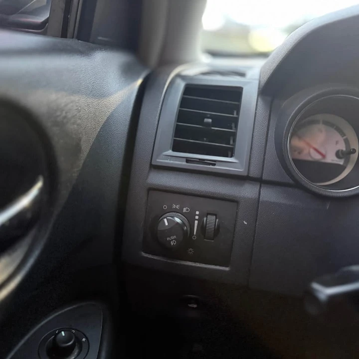2010 Dodge Charger 6th Gen - Image 12 of 13