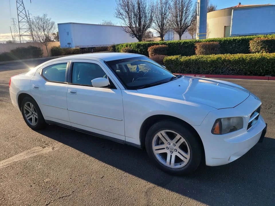 2010 Dodge Charger 6th Gen - Image 2 of 8