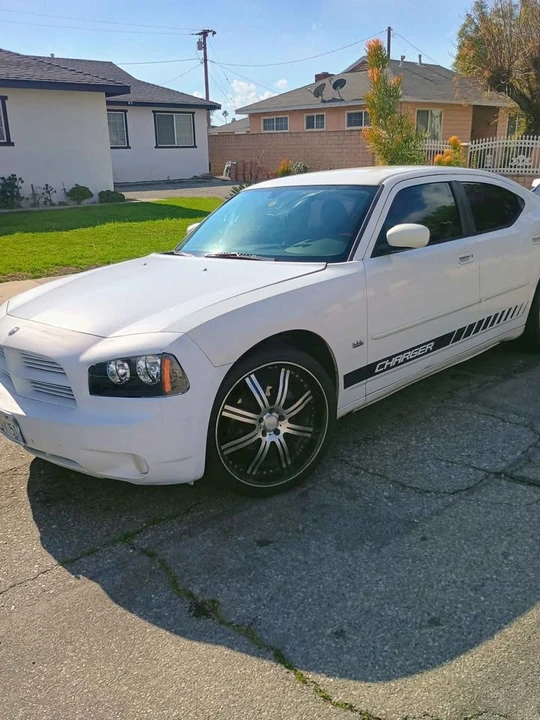 2010 Dodge Charger 6th Gen - Image 4 of 4