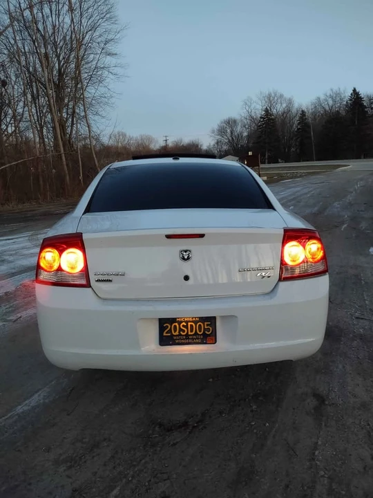 2010 Dodge Charger 6th Gen - Image 9 of 16