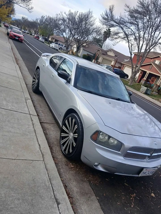 2010 Dodge Charger 6th Gen - Image 3 of 8