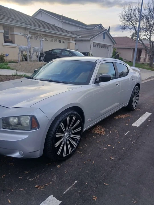 2010 Dodge Charger 6th Gen - Image 6 of 8