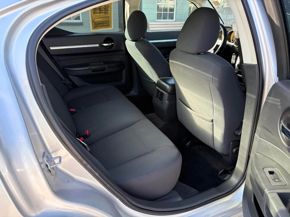 2010 Dodge Charger 6th Gen - Image 6 of 8