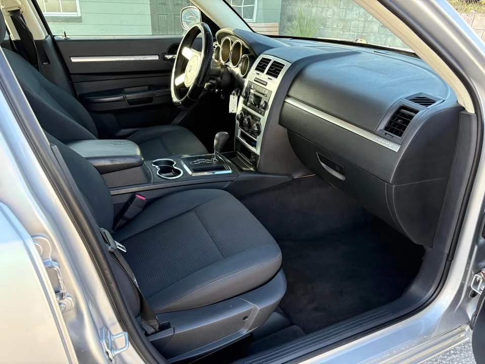 2010 Dodge Charger 6th Gen - Image 3 of 8