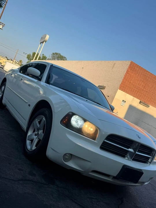 2010 Dodge Charger 6th Gen - Image 2 of 4