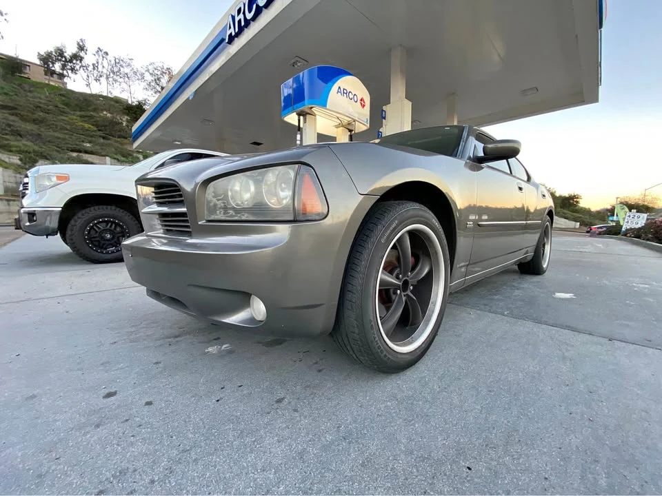 2010 Dodge Charger 6th Gen - Image 2 of 10