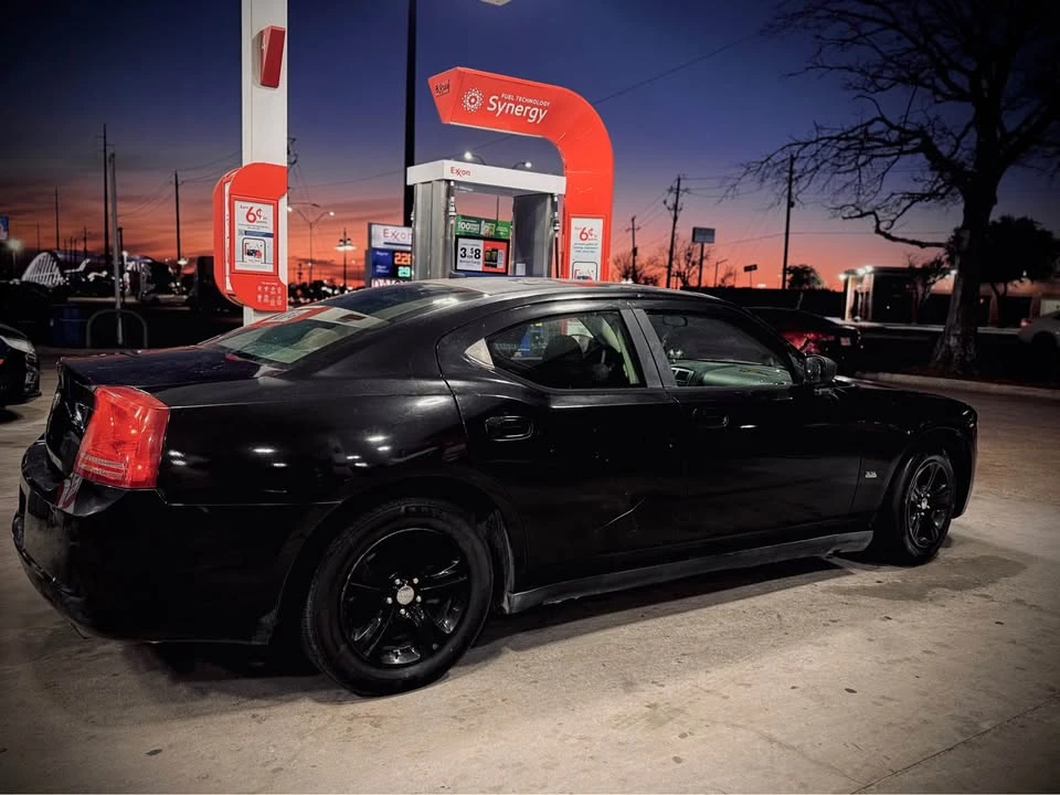 2010 Dodge Charger 6th Gen - Image 2 of 7